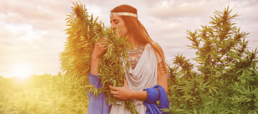 Frau küsst eine Cannabispflanze weil ihr wohlbefinden steigt nachdem sie Cannabis und Biohacking kombiniert