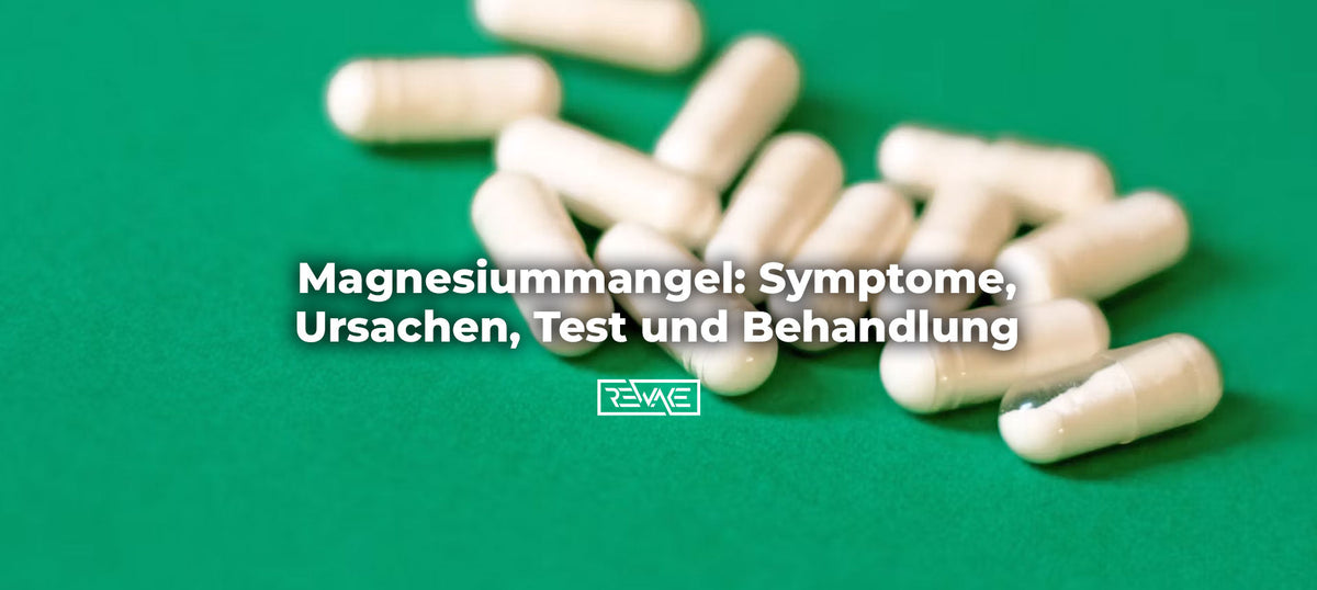 Haferflocken, Kürbiskerne, Nüsse, Spinat und Vollkornbrot als magnesiumreiche Lebensmittel auf einem hellen Tisch